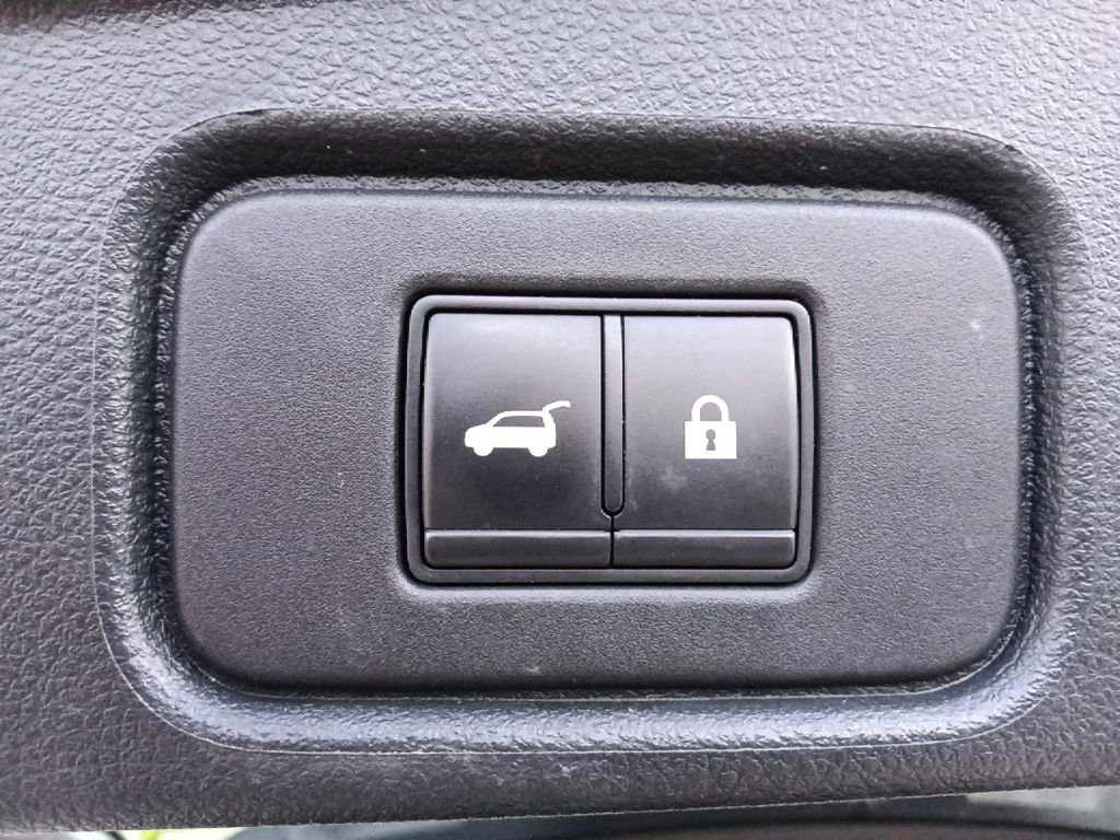 Used 2022 Nissan Pathfinder SV w/ SV Premium Package image 33
