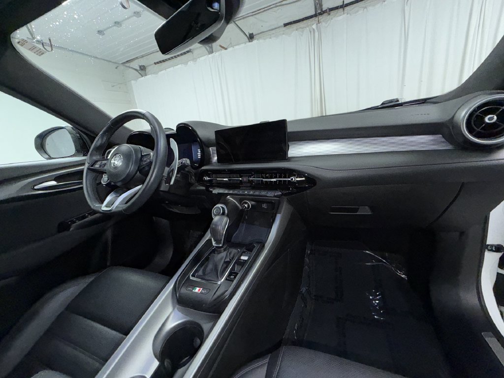 Used 2024 Alfa Romeo Tonale Veloce w/ Premium Interior Package AWD/4WD image 19