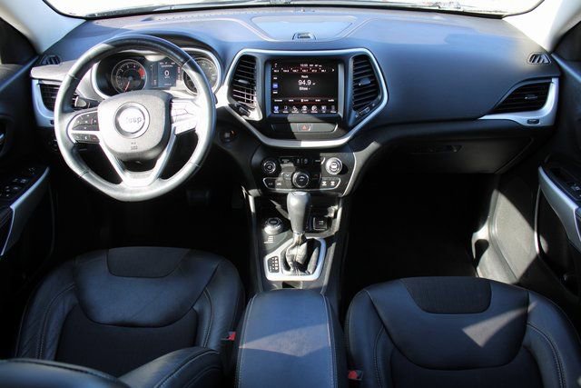 Used 2018 Jeep Cherokee Latitude Plus image 11