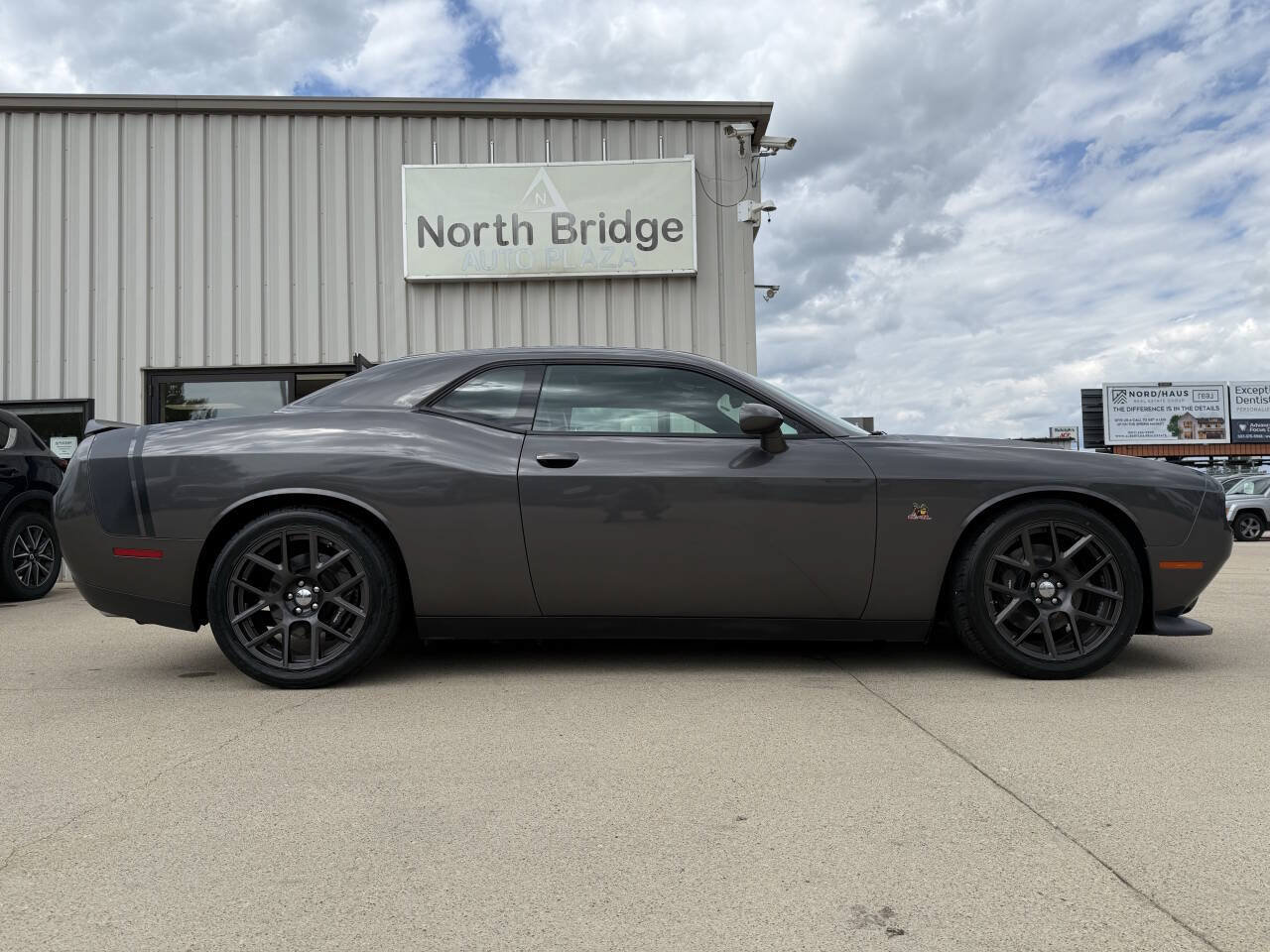 Used 2016 Dodge Challenger R/T Scat Pack w/ Leather Interior Group RWD image 29