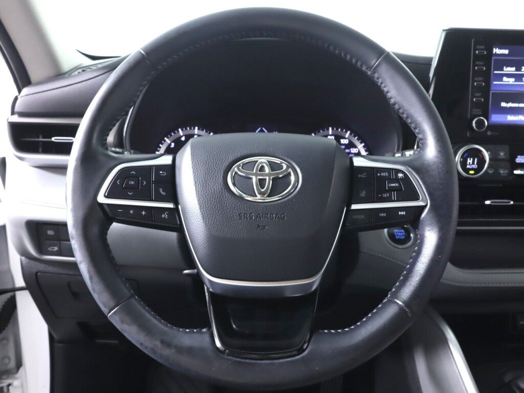 Used 2020 Toyota Highlander LE AWD/4WD image 11
