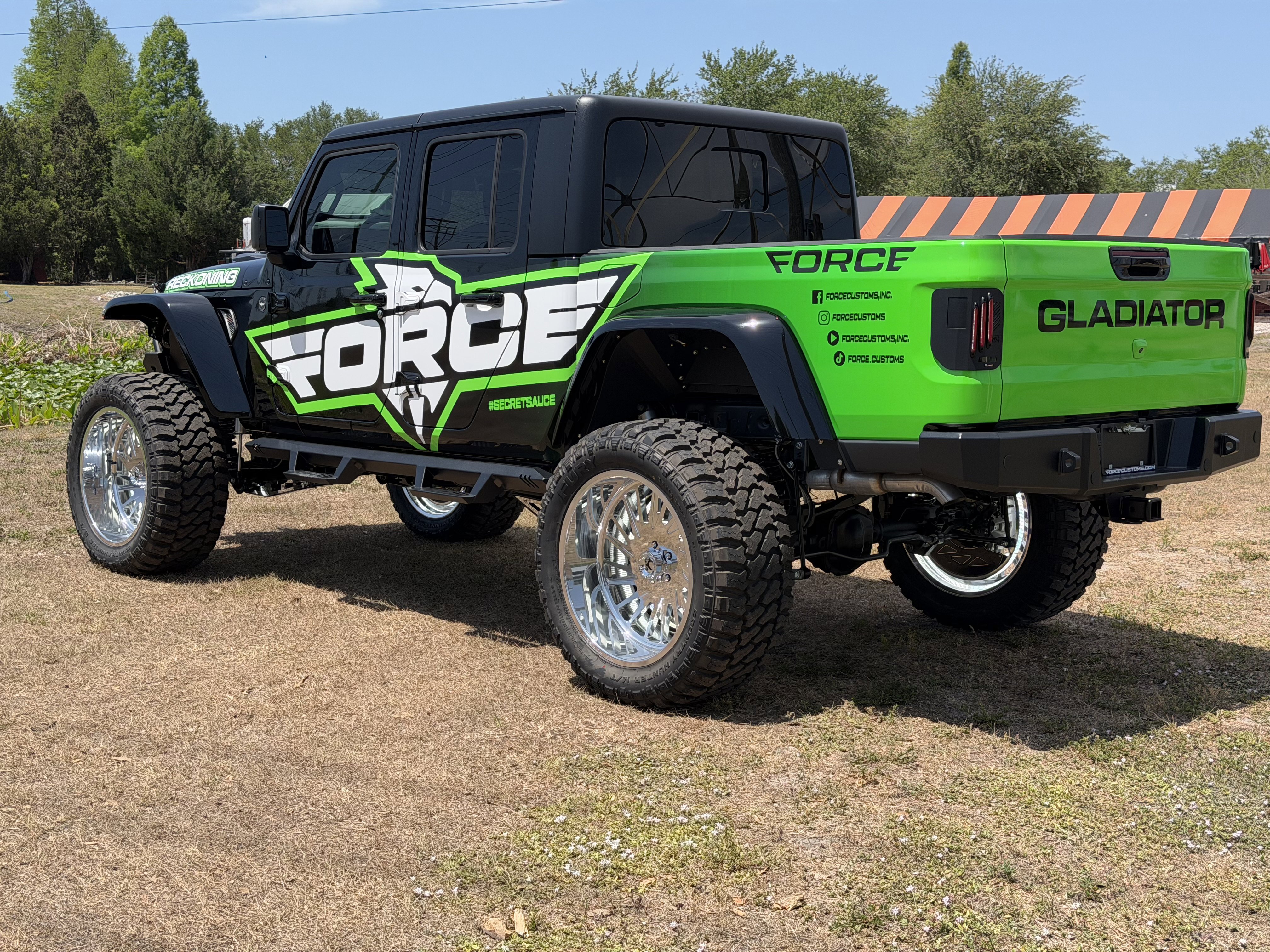 Used 2024 Jeep Gladiator Sport AWD/4WD image 3