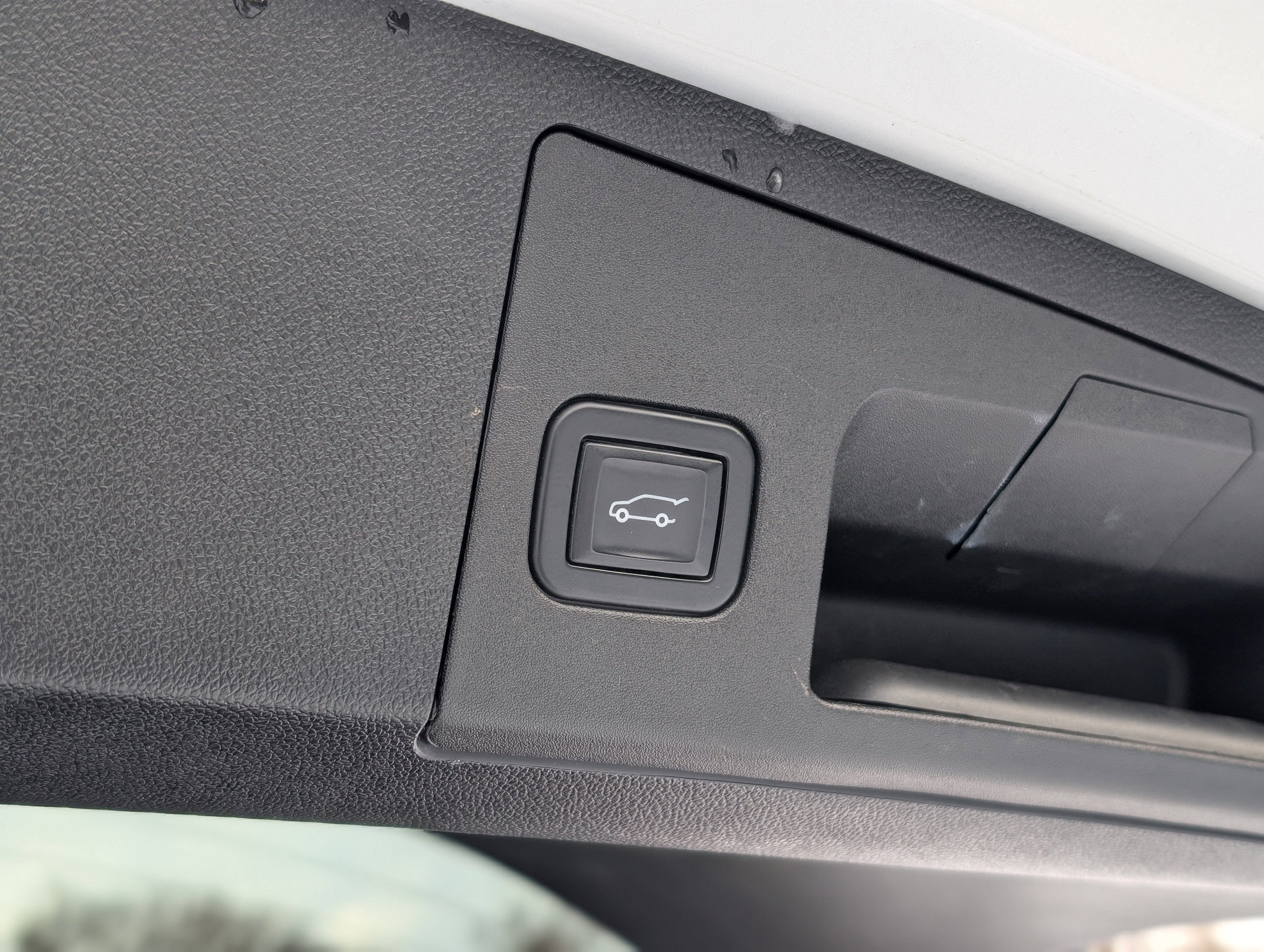 Used 2022 Cadillac XT4 Premium Luxury w/ Sun And Sound Package image 45