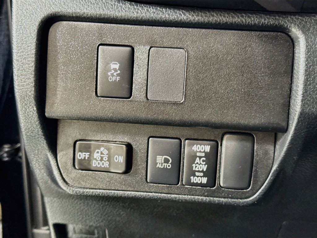 Used 2020 Toyota Tacoma TRD Off-Road w/ TRD Premium Off Road Package AWD/4WD image 22