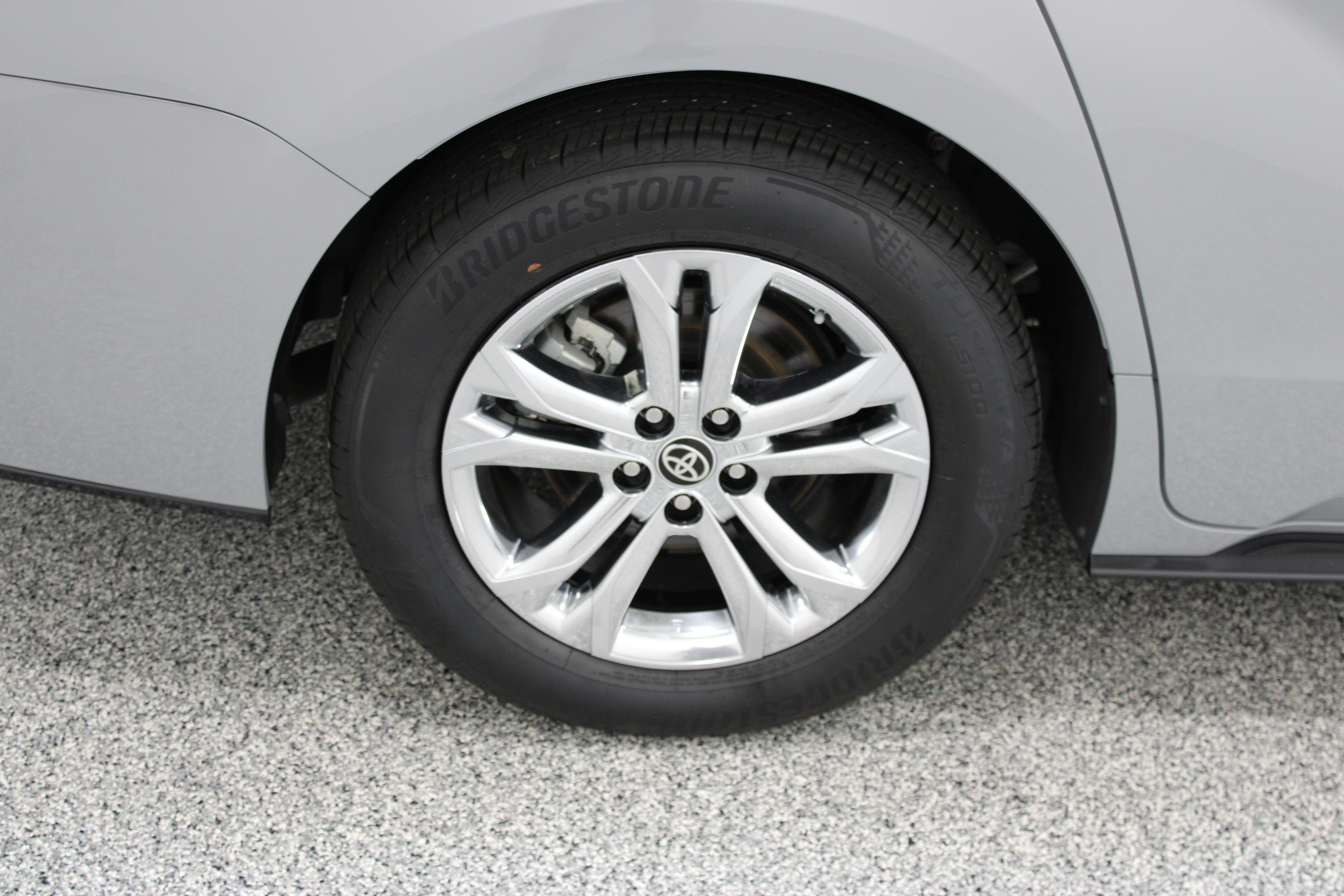 Used 2023 Toyota Sienna XSE w/ XSE Plus Package AWD/4WD image 6