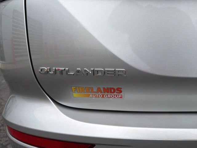 Used 2025 Mitsubishi Outlander SE image 10