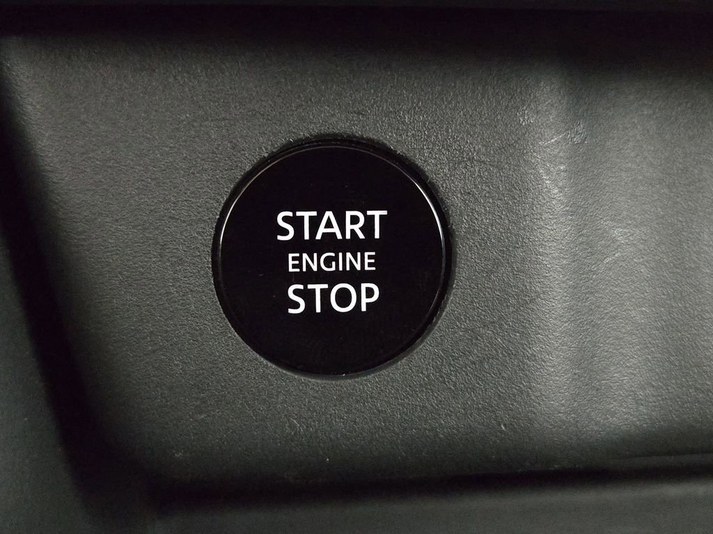 Used 2025 Nissan Rogue SV image 22