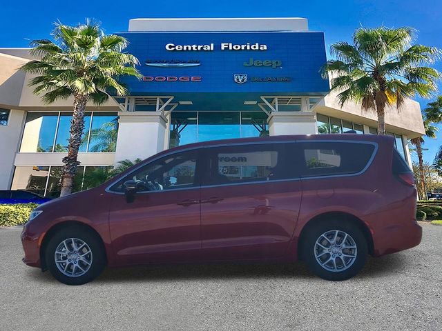 New 2026 Chrysler Pacifica Select image 8
