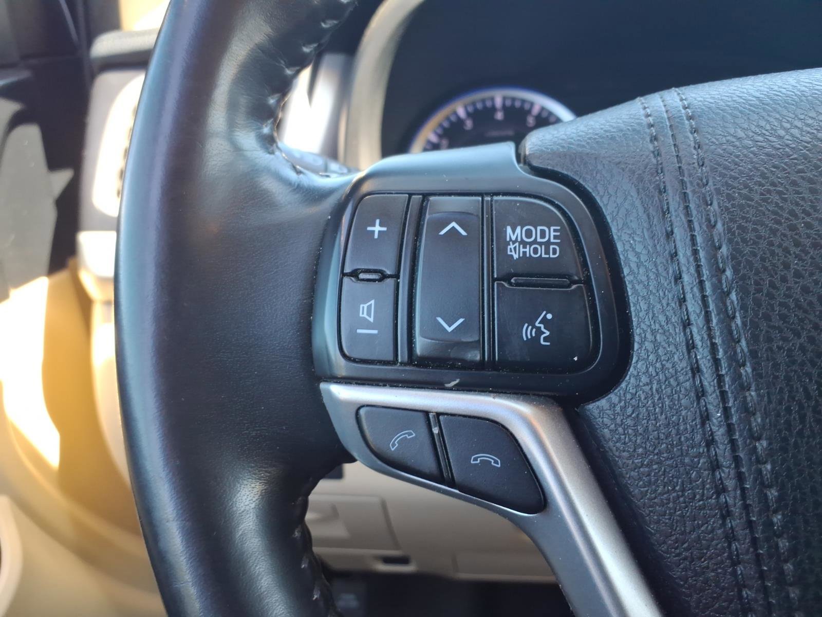 Used 2018 Toyota Highlander XLE AWD/4WD image 23