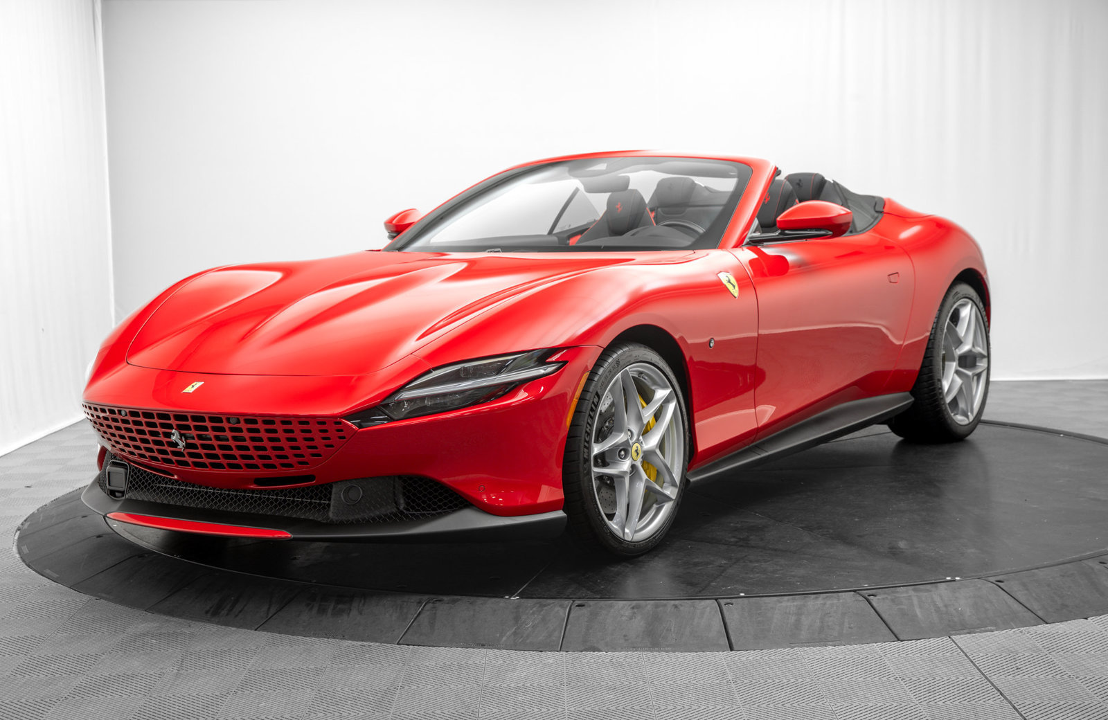 Used 2026 Ferrari Roma Spider RWD image 3