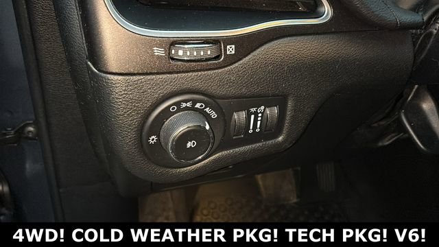 Used 2019 Jeep Cherokee Trailhawk w/ Cold Weather Group image 11