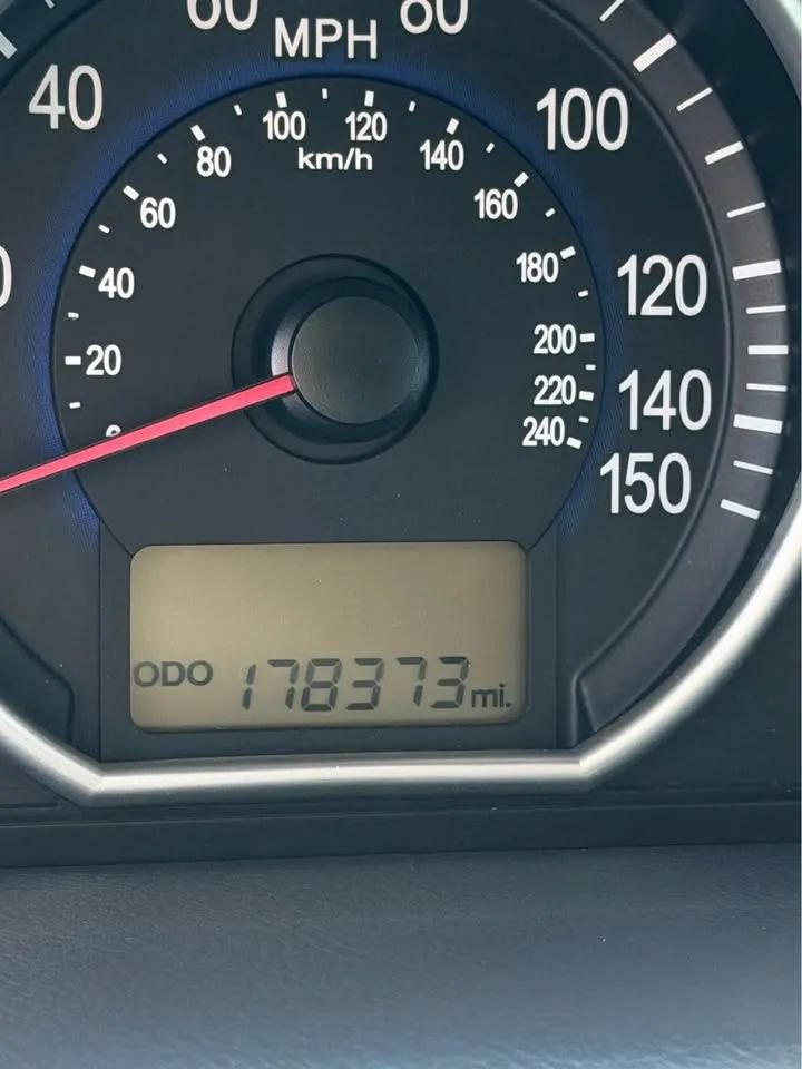 Used 2011 Hyundai Veracruz GLS FWD image 11