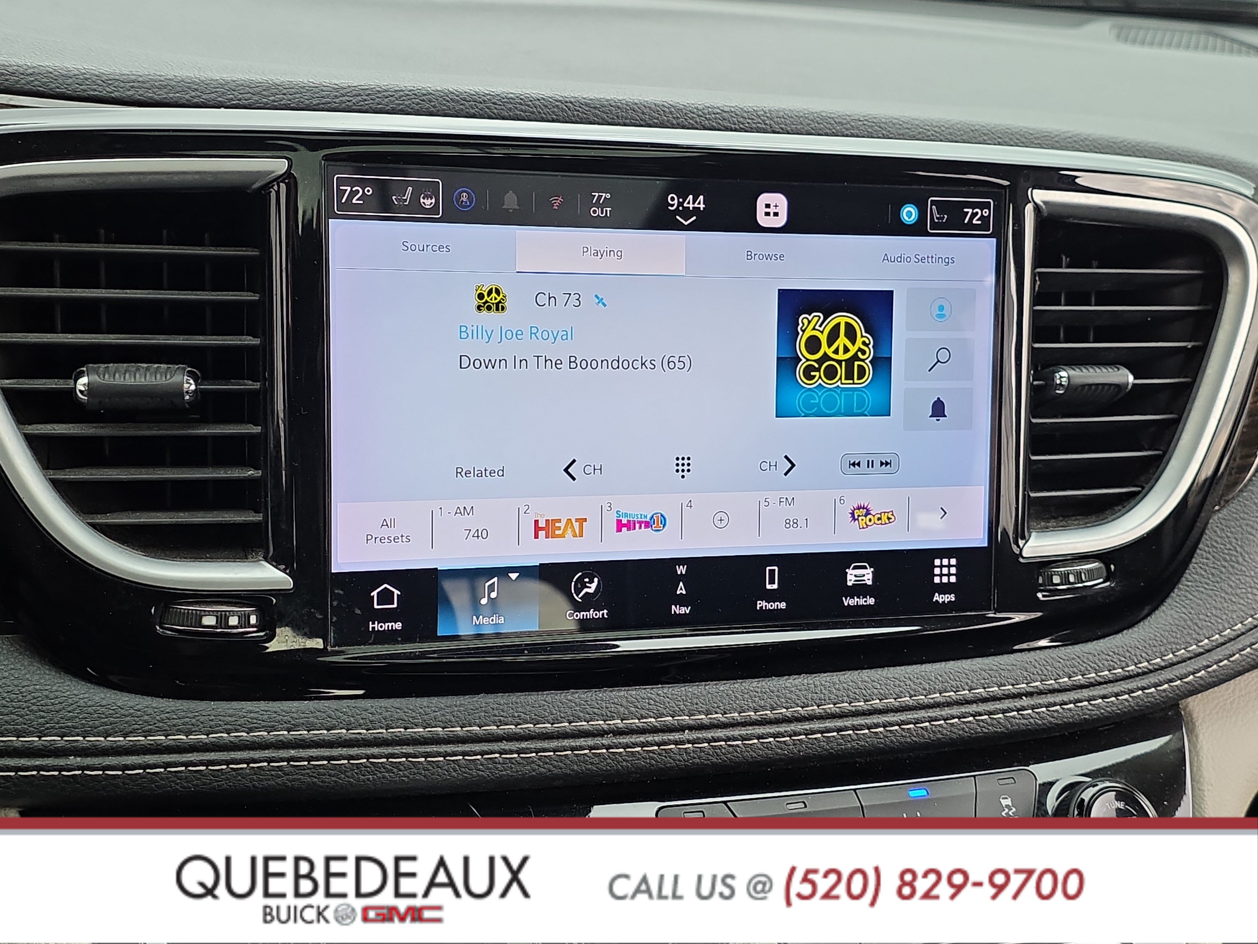 Used 2023 Chrysler Pacifica Limited FWD image 12