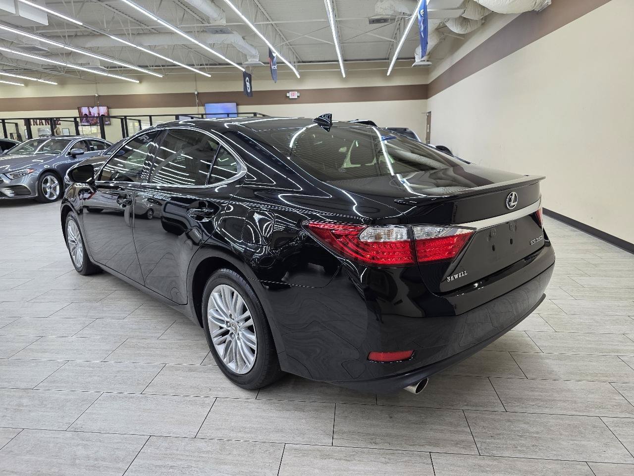 Used 2015 Lexus ES 350 w/ Luxury Package FWD image 8