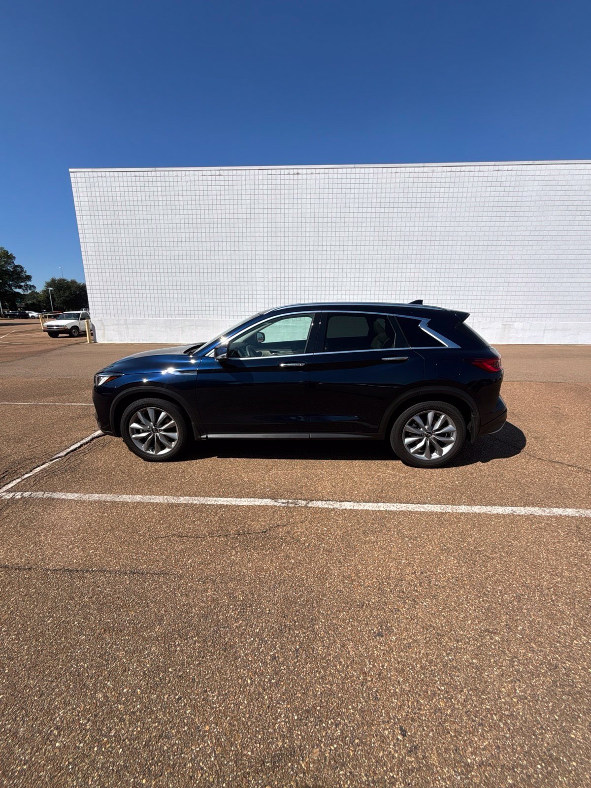 Used 2022 INFINITI QX50 Luxe w/ Cargo Package FWD image 5