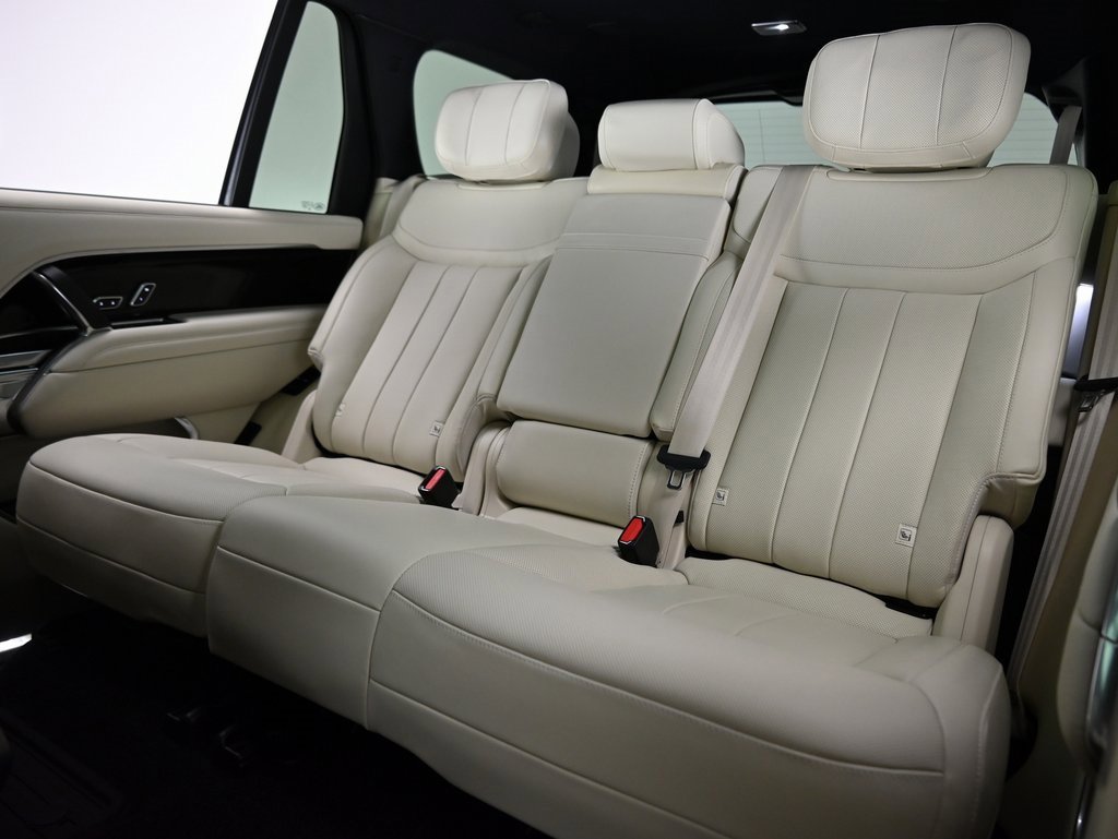 Used 2025 Land Rover Range Rover Long Wheelbase Autobiography image 17