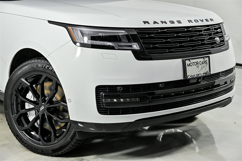 Used 2022 Land Rover Range Rover Long Wheelbase SE AWD/4WD image 3