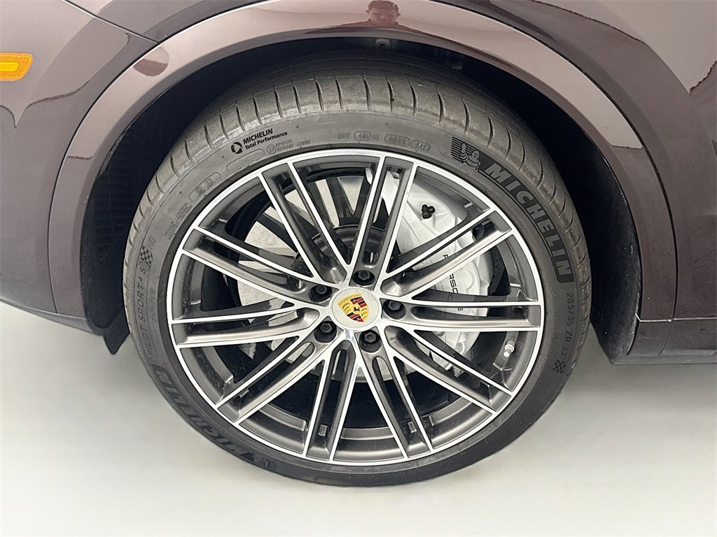Used 2022 Porsche Cayenne Turbo image 30