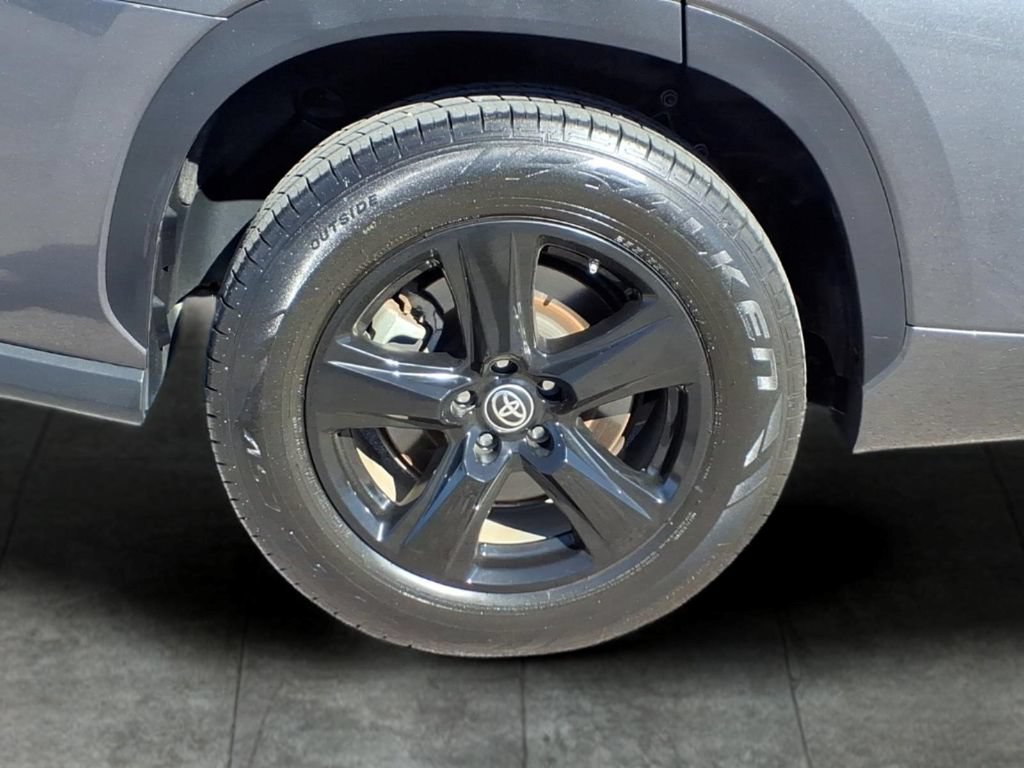 Used 2023 Toyota Highlander LE FWD image 26