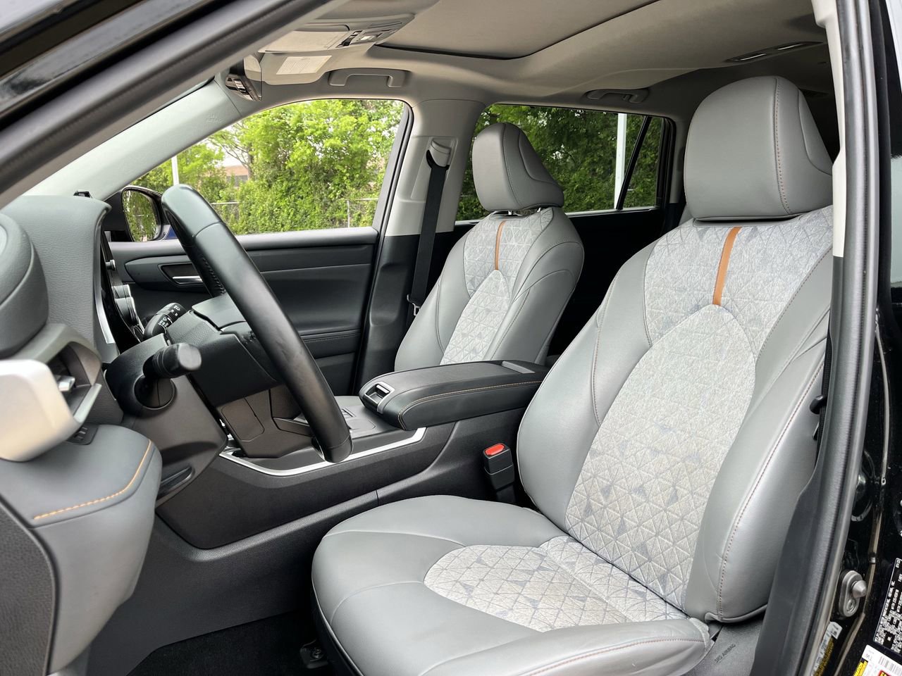 Used 2023 Toyota Highlander Bronze Edition FWD image 23