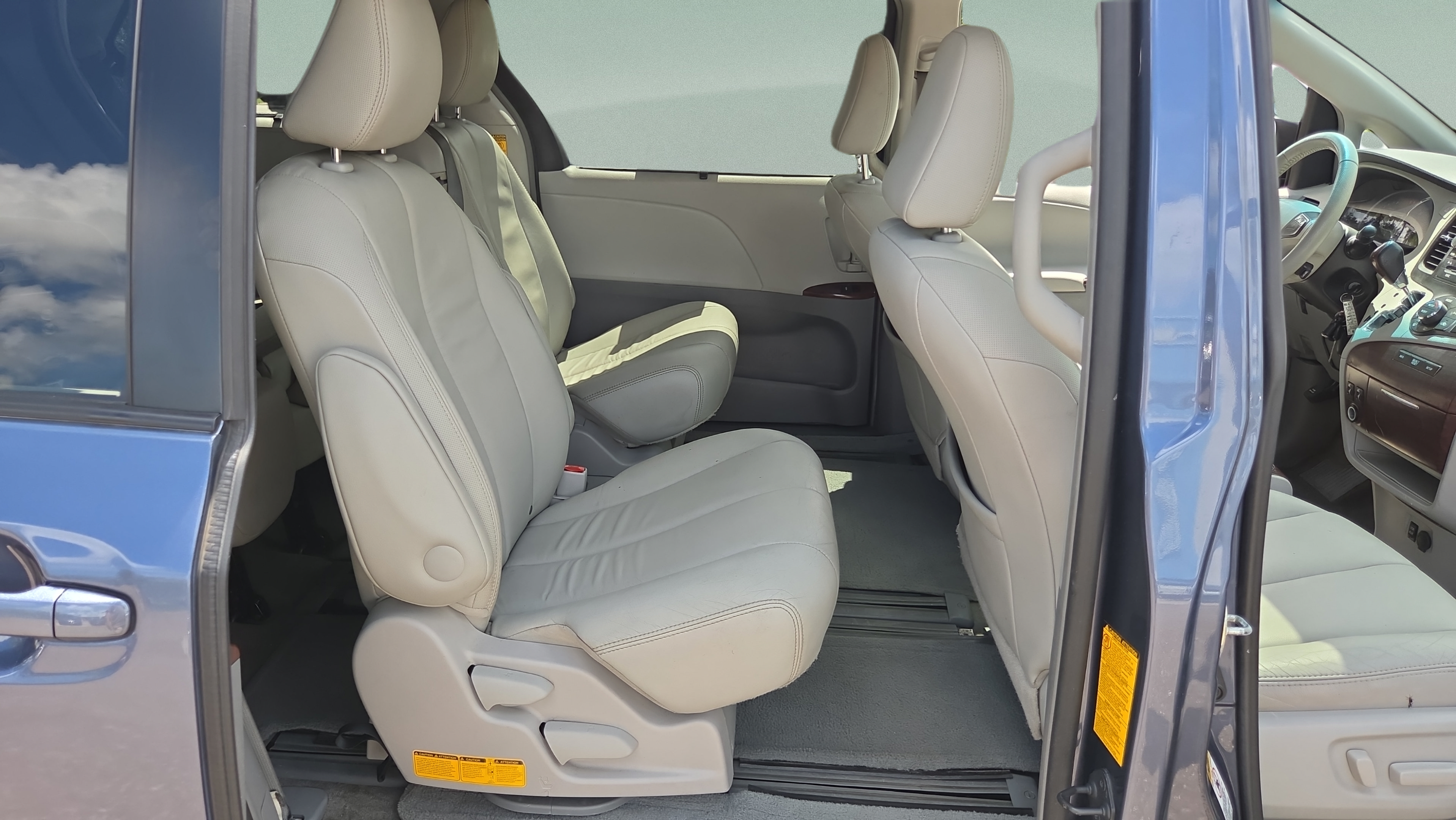 Used 2014 Toyota Sienna XLE FWD image 15