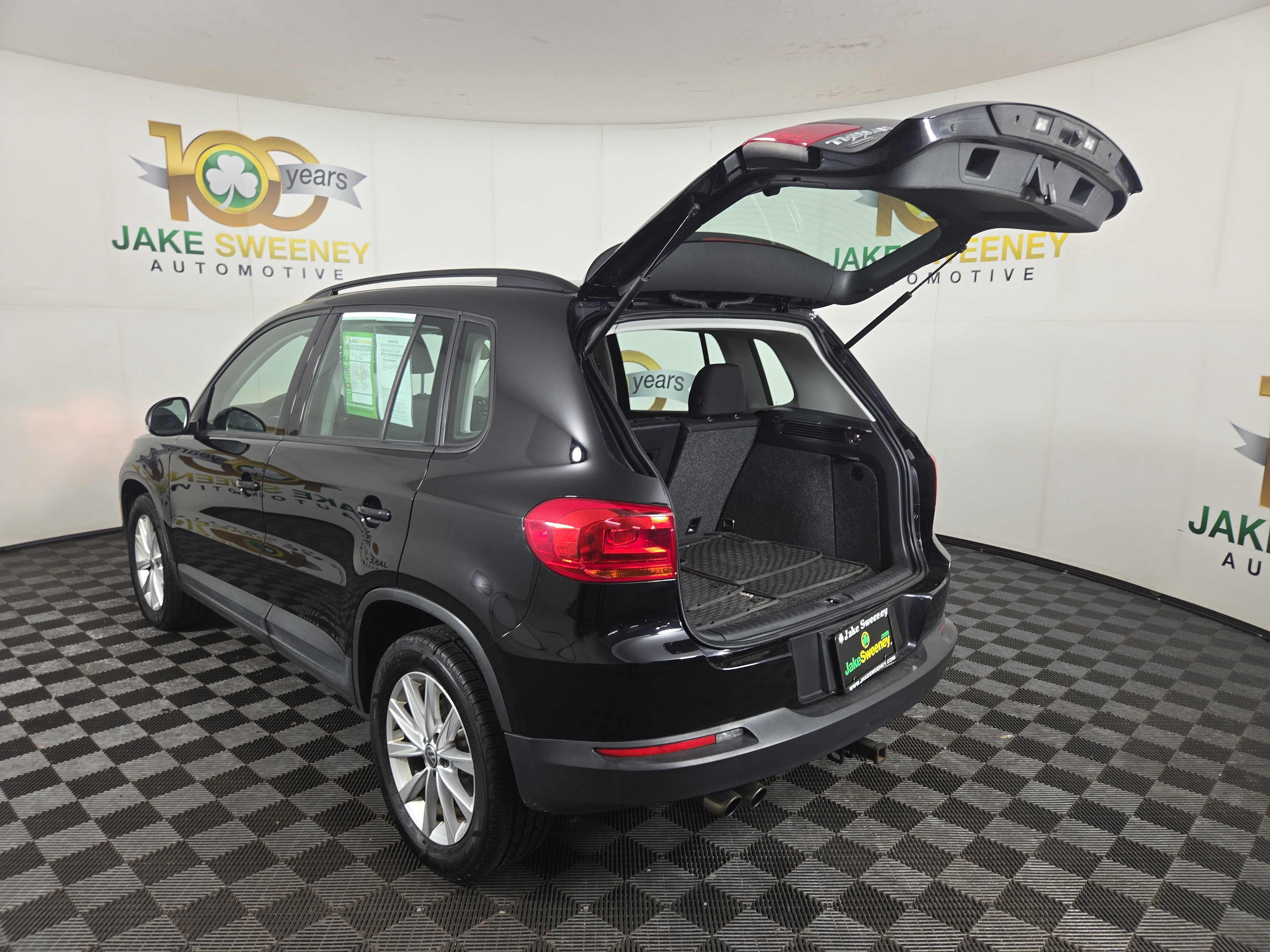 Used 2017 Volkswagen Tiguan Limited w/ Premium Package image 28