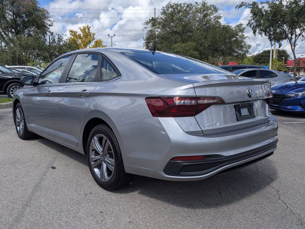 Used 2024 Volkswagen Jetta SE FWD image 6