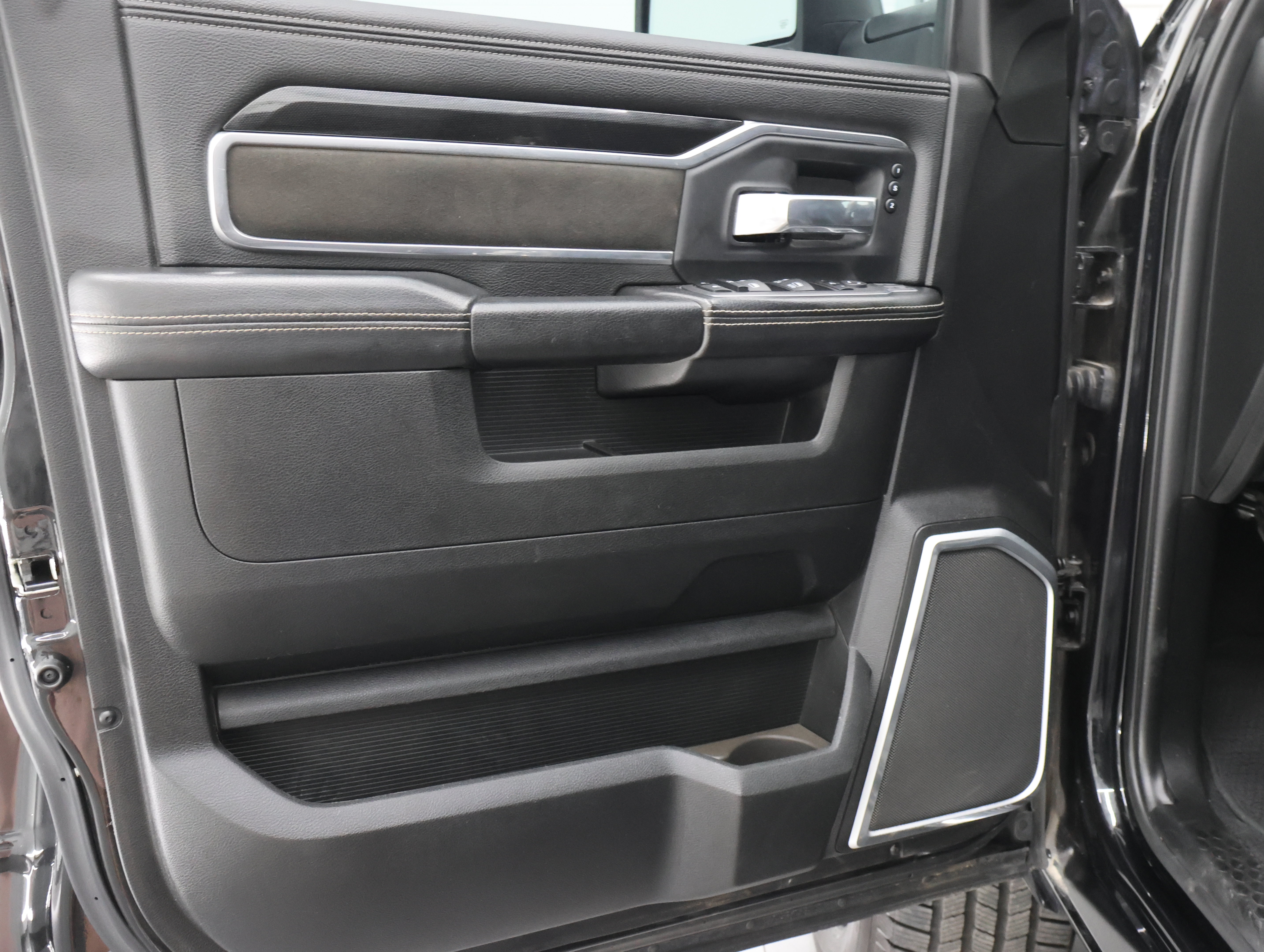 Used 2023 RAM 2500 Laramie AWD/4WD image 46