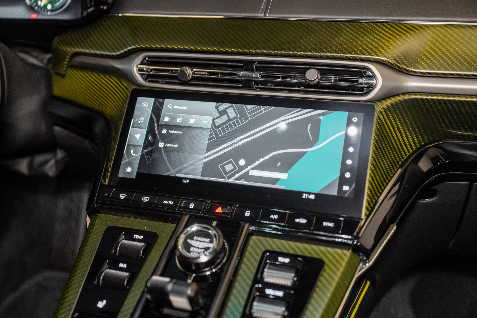 Used 2025 Aston Martin V8 Vantage Coupe image 23