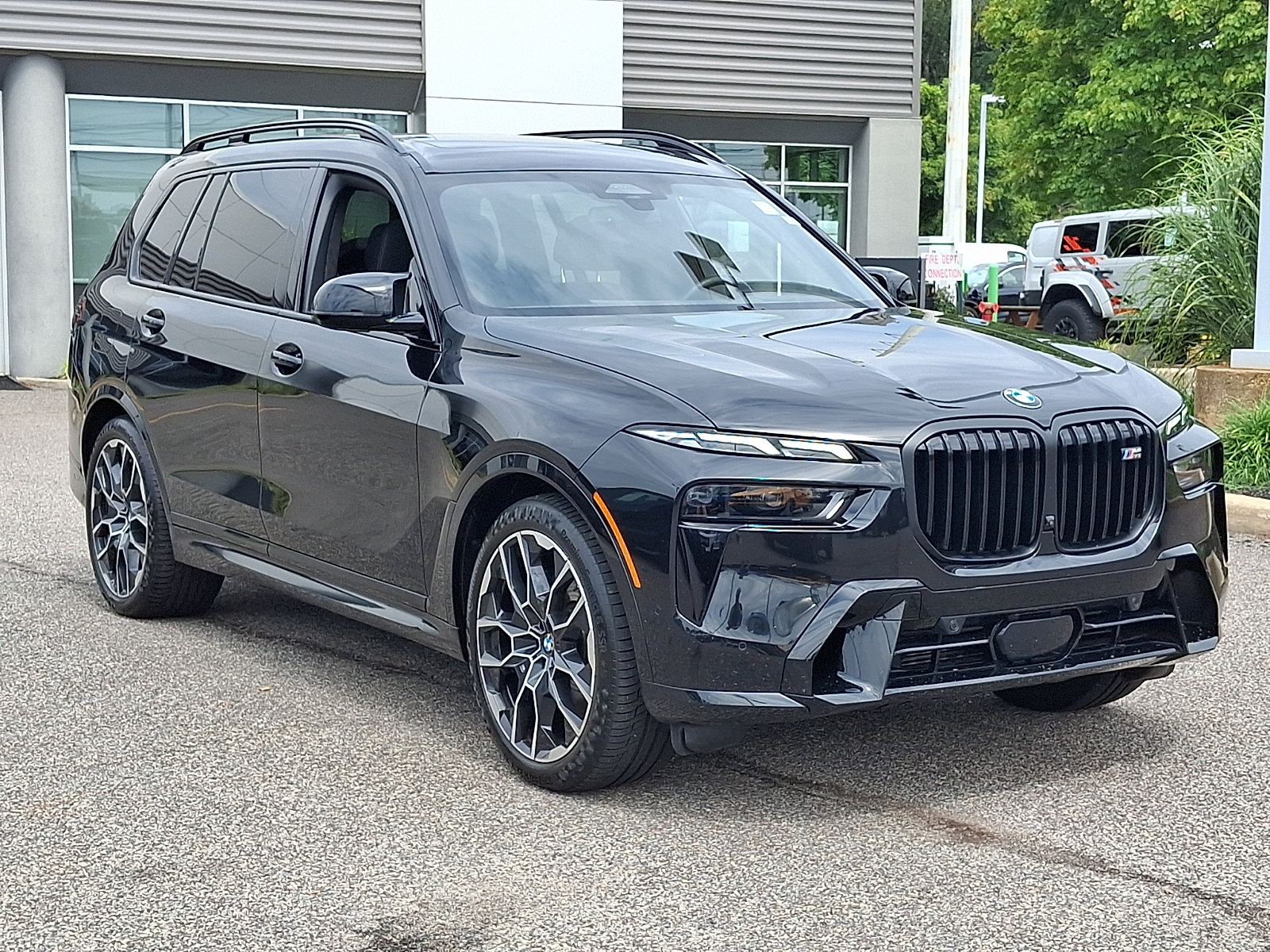 Used 2025 BMW X7 M60i w/ Executive Package AWD/4WD image 2
