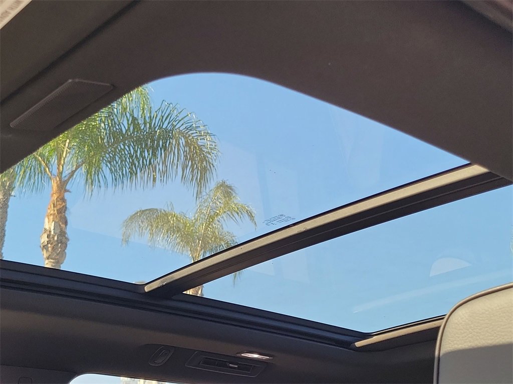 Used 2025 GMC Yukon XL Denali w/ Sun & Power Step Package image 19