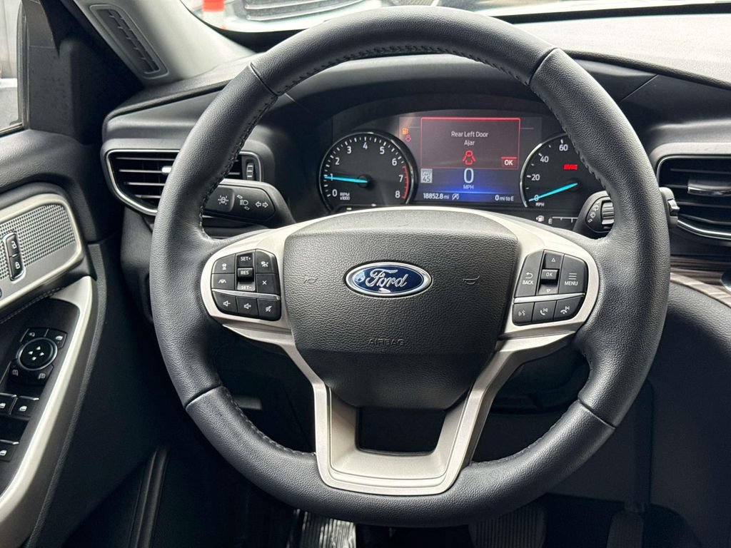 Used 2023 Ford Explorer Limited AWD/4WD image 17