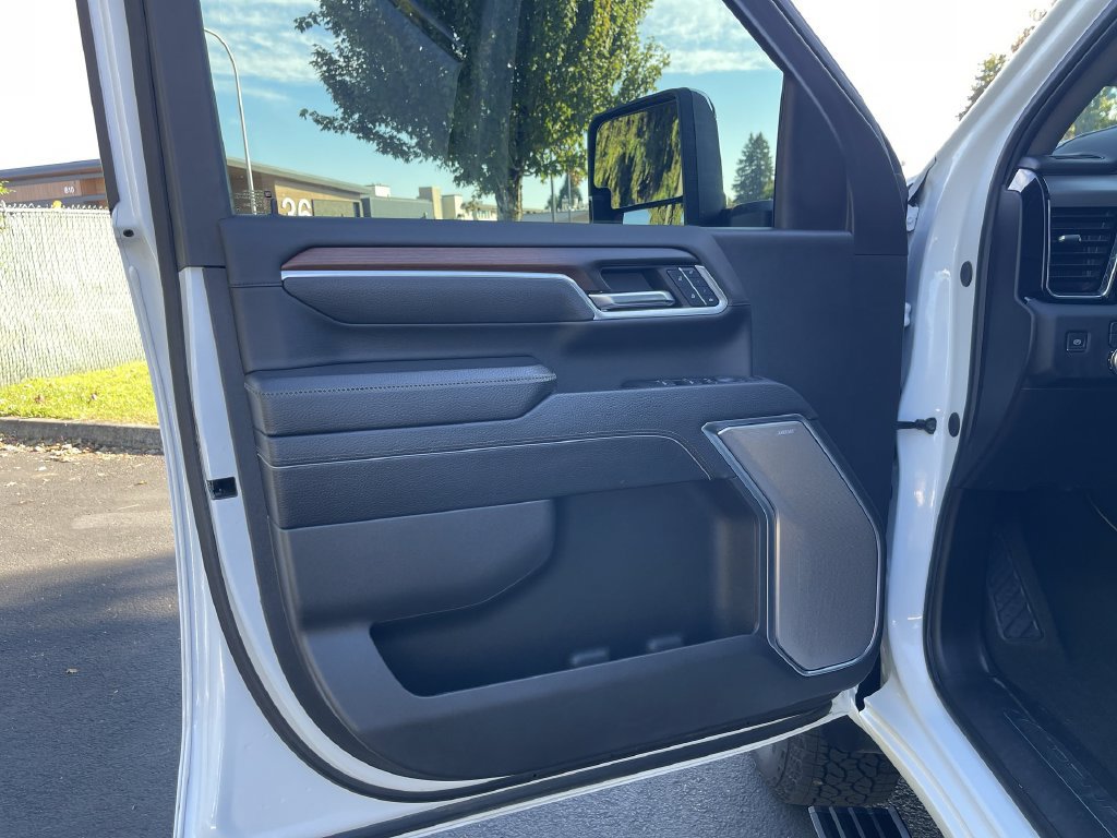 Used 2025 GMC Sierra 3500 Denali w/ Denali Reserve Package AWD/4WD image 23