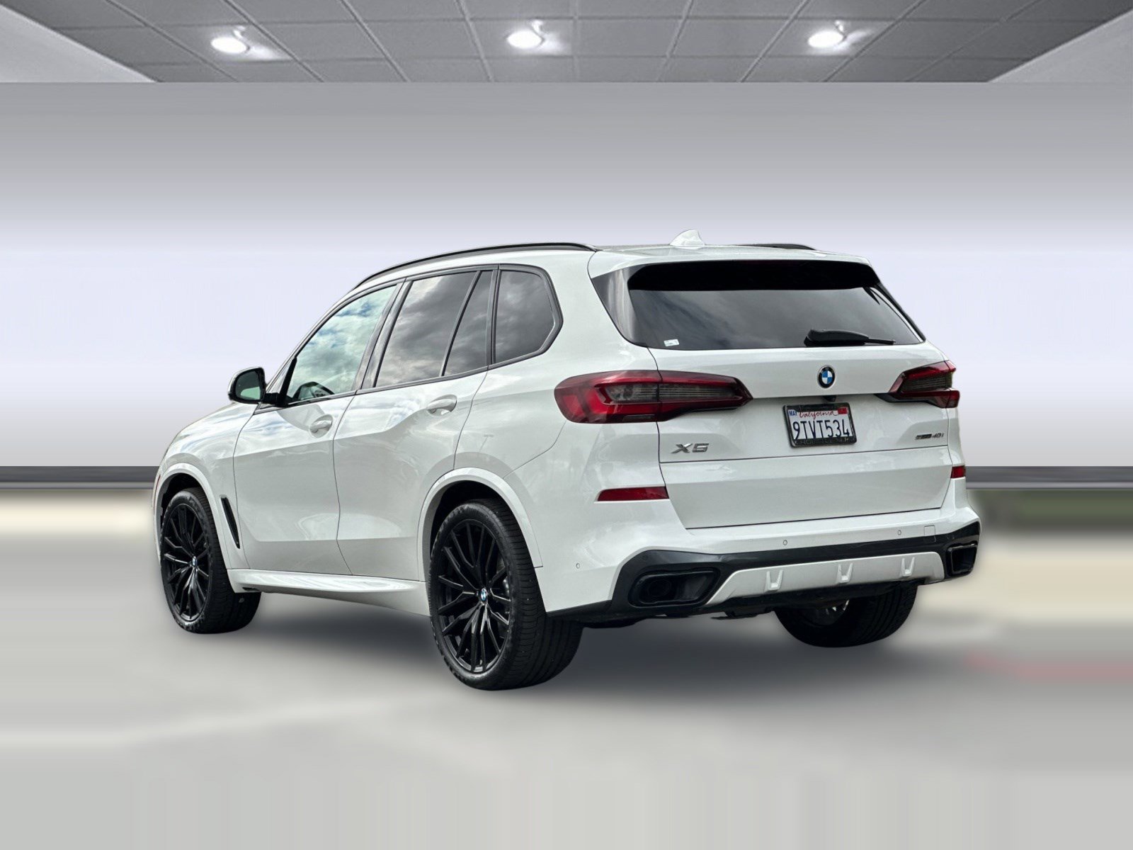 Used 2022 BMW X5 sDrive40i w/ M Sport Package RWD image 3