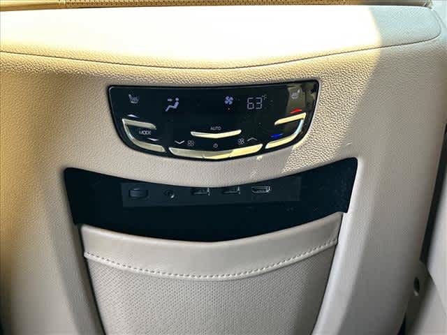 Used 2020 Cadillac Escalade Platinum RWD image 17