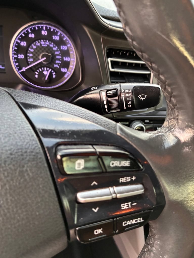 Used 2020 Hyundai Elantra Limited FWD image 28