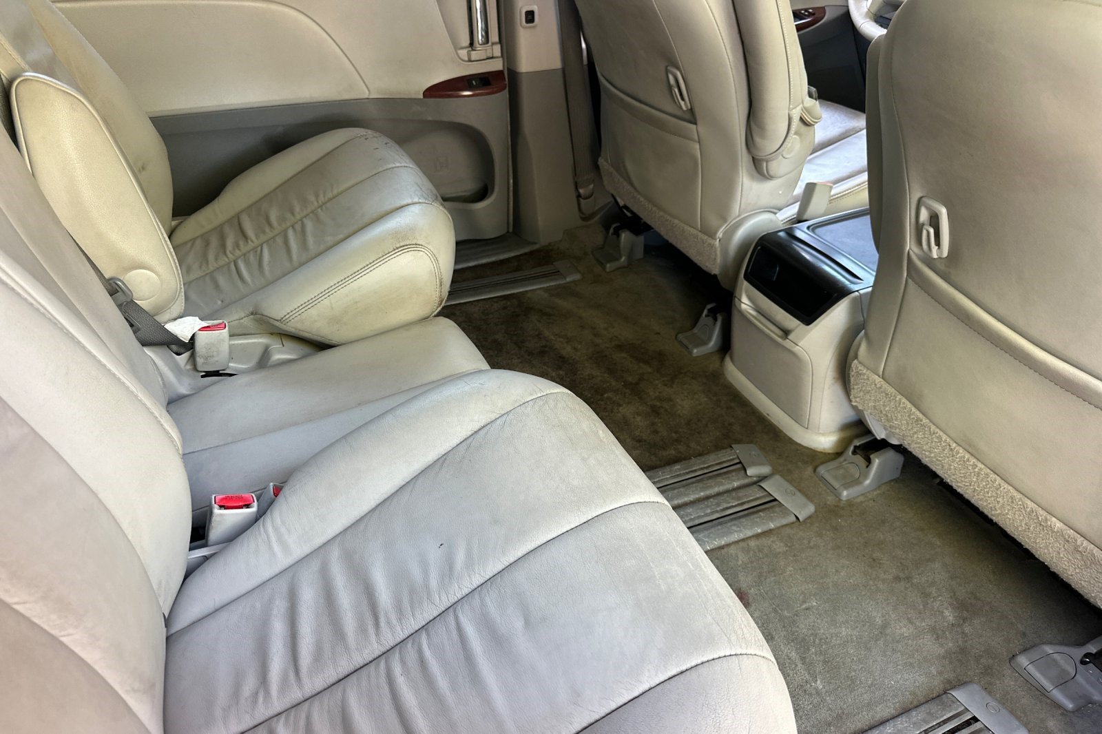 Used 2014 Toyota Sienna XLE FWD image 33