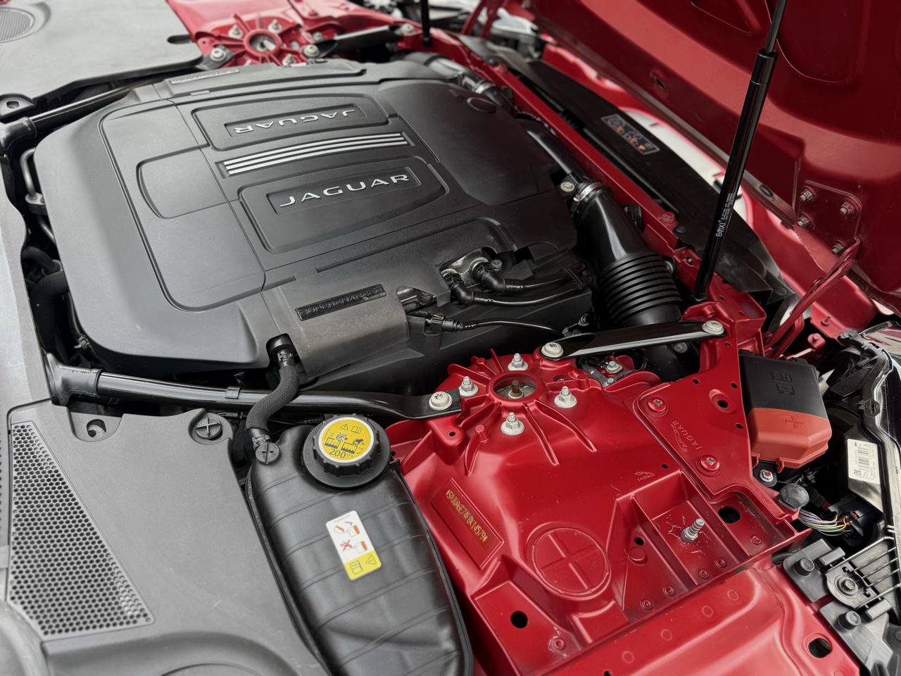 Used 2015 Jaguar F-TYPE Convertible RWD image 17