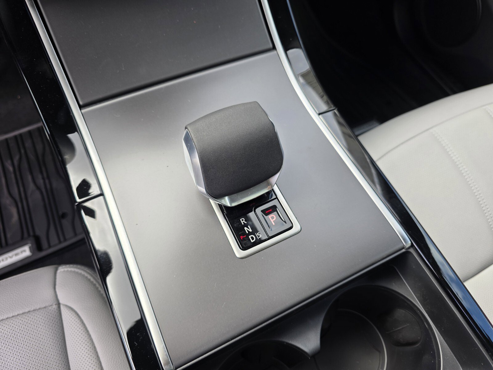 New 2026 Land Rover Range Rover Evoque S image 17