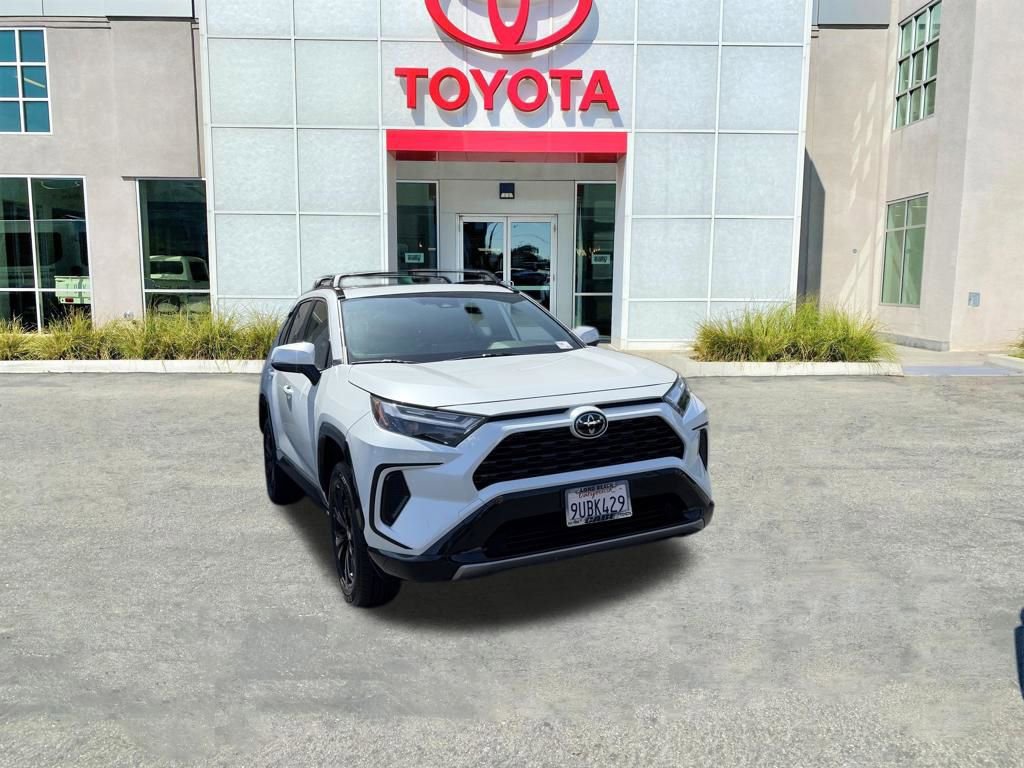 Used 2025 Toyota RAV4 SE w/ Convenience Package AWD/4WD image 1