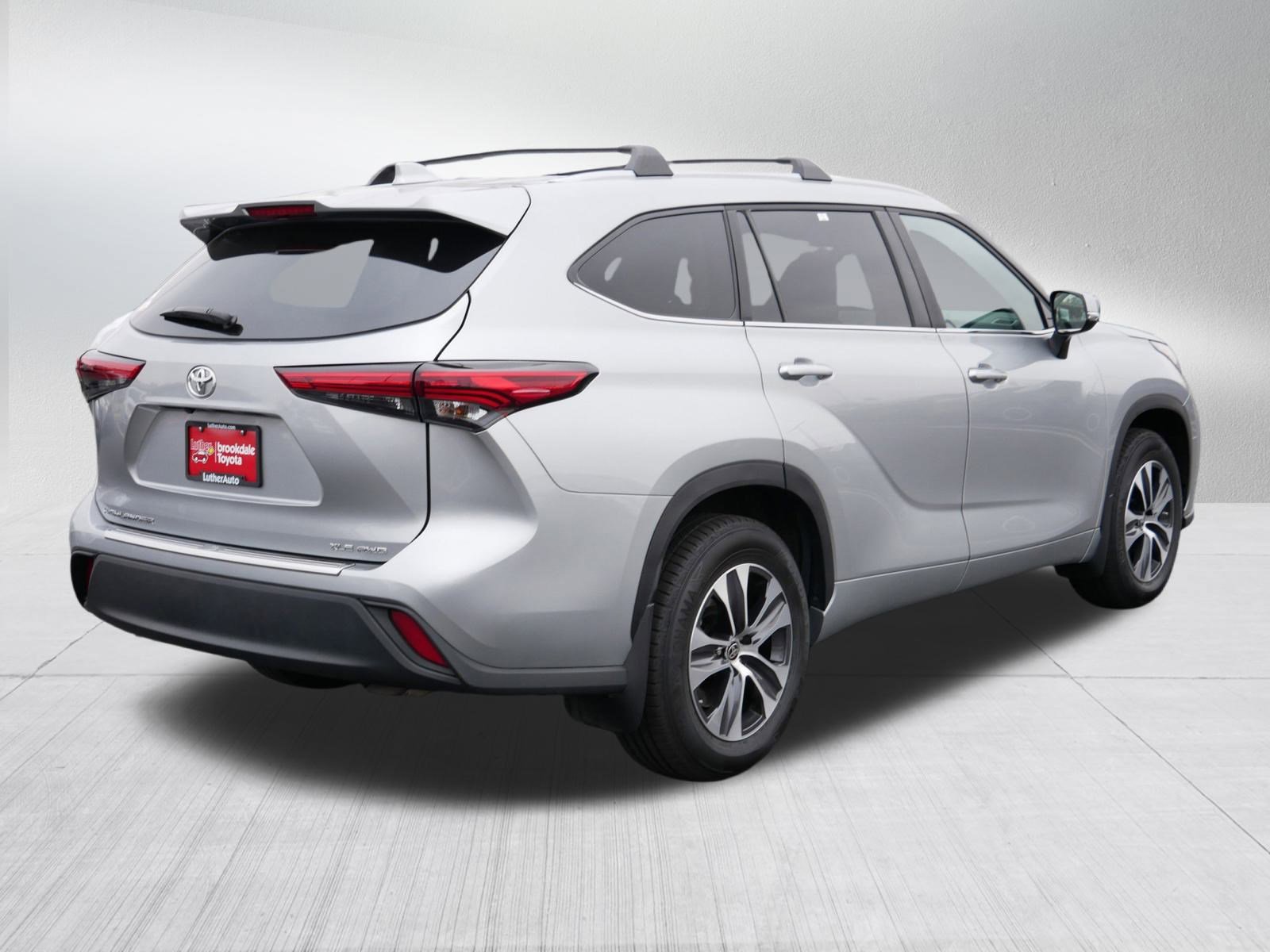 Certified 2023 Toyota Highlander XLE image 7