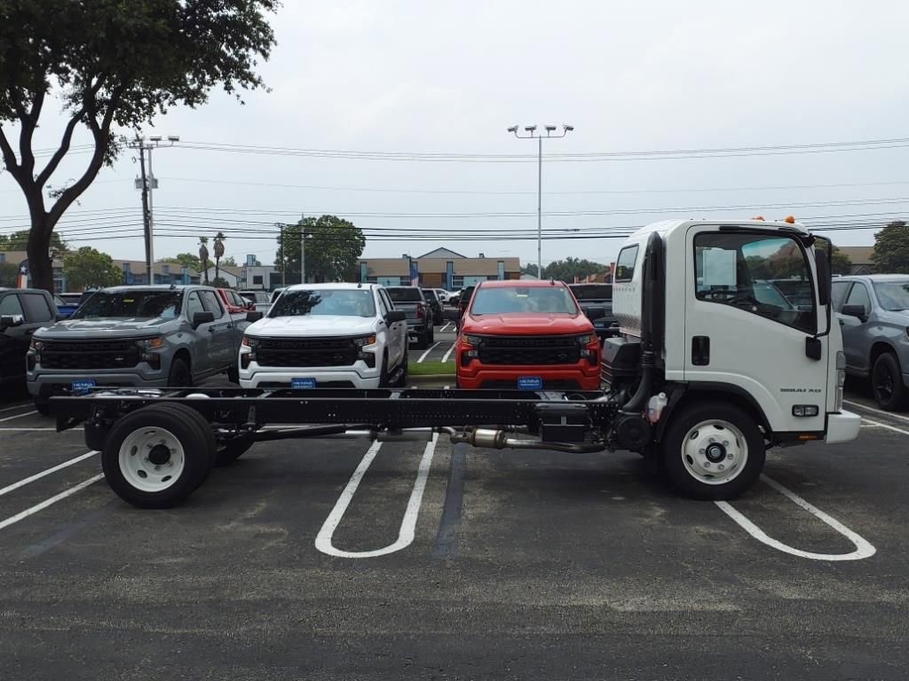 New 2025 Chevrolet Low Cab Forward 5500XG RWD image 3