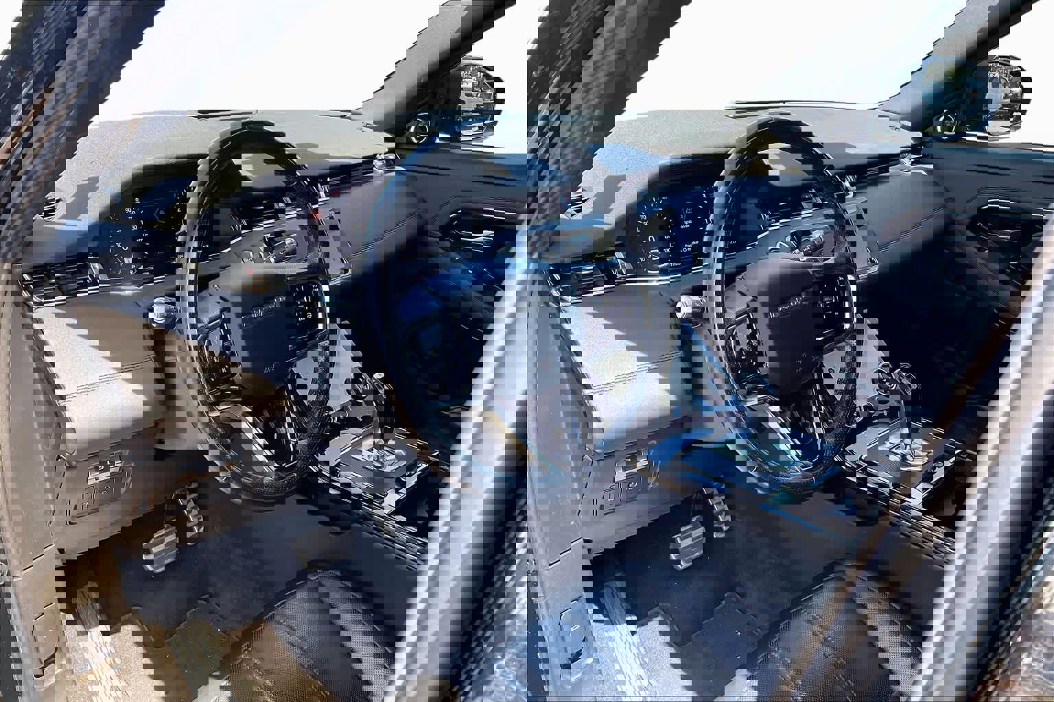 Used 2021 Land Rover Range Rover Evoque R-Dynamic SE image 17