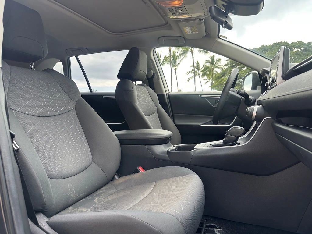 Used 2021 Toyota RAV4 XLE image 9