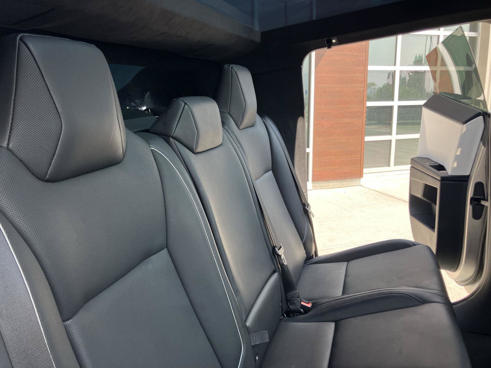 Used 2024 Tesla Cybertruck AWD Crew Cab image 21
