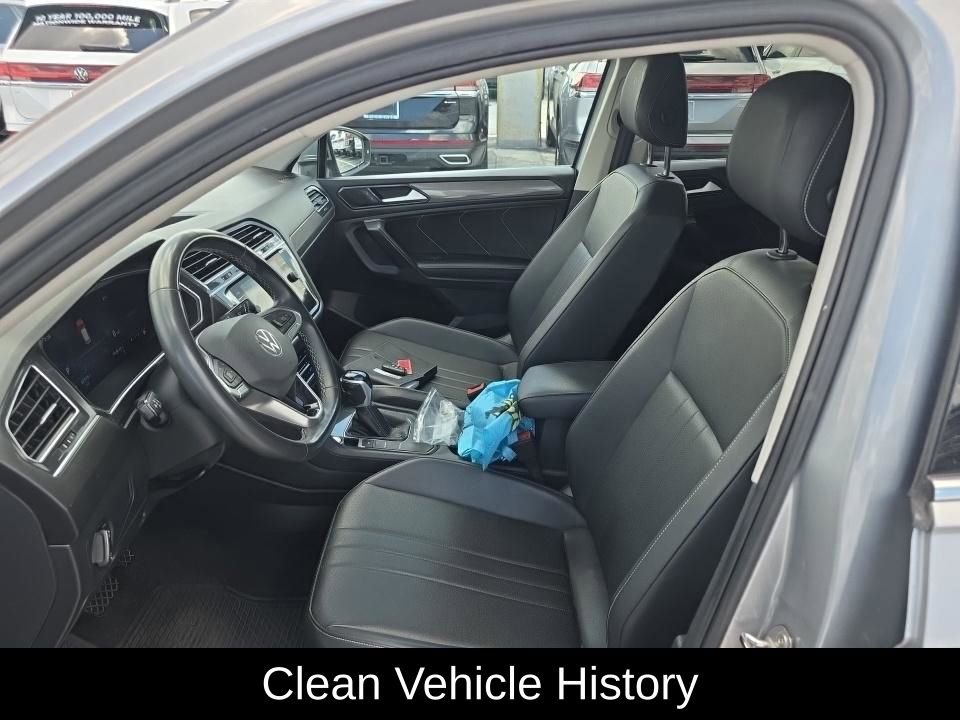 Used 2023 Volkswagen Tiguan SE w/ Panoramic Sunroof Package FWD image 4