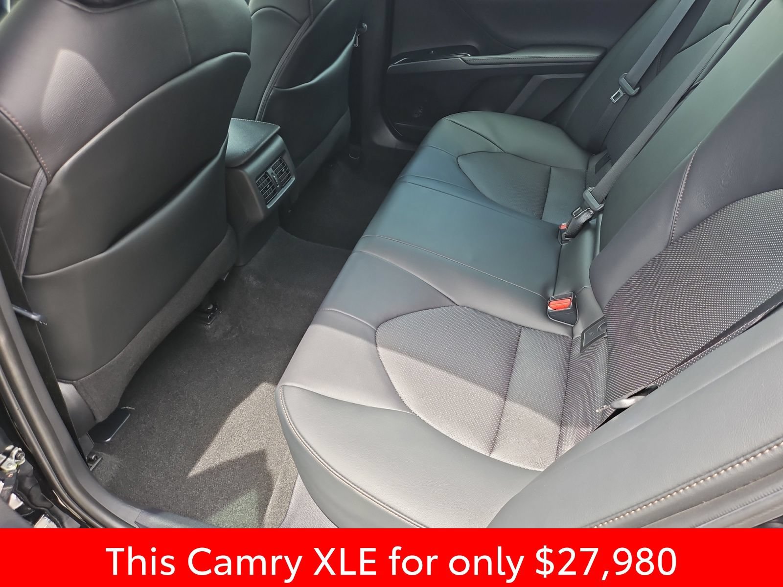 Used 2020 Toyota Camry XLE FWD image 33