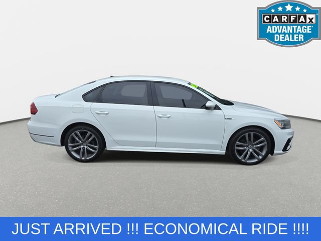 Used 2018 Volkswagen Passat 2.0T R-Line w/ R-Line Lighting Package FWD image 4