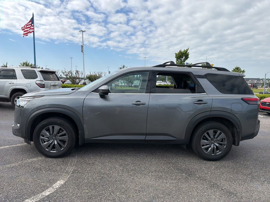 Used 2025 Nissan Pathfinder SV FWD image 2