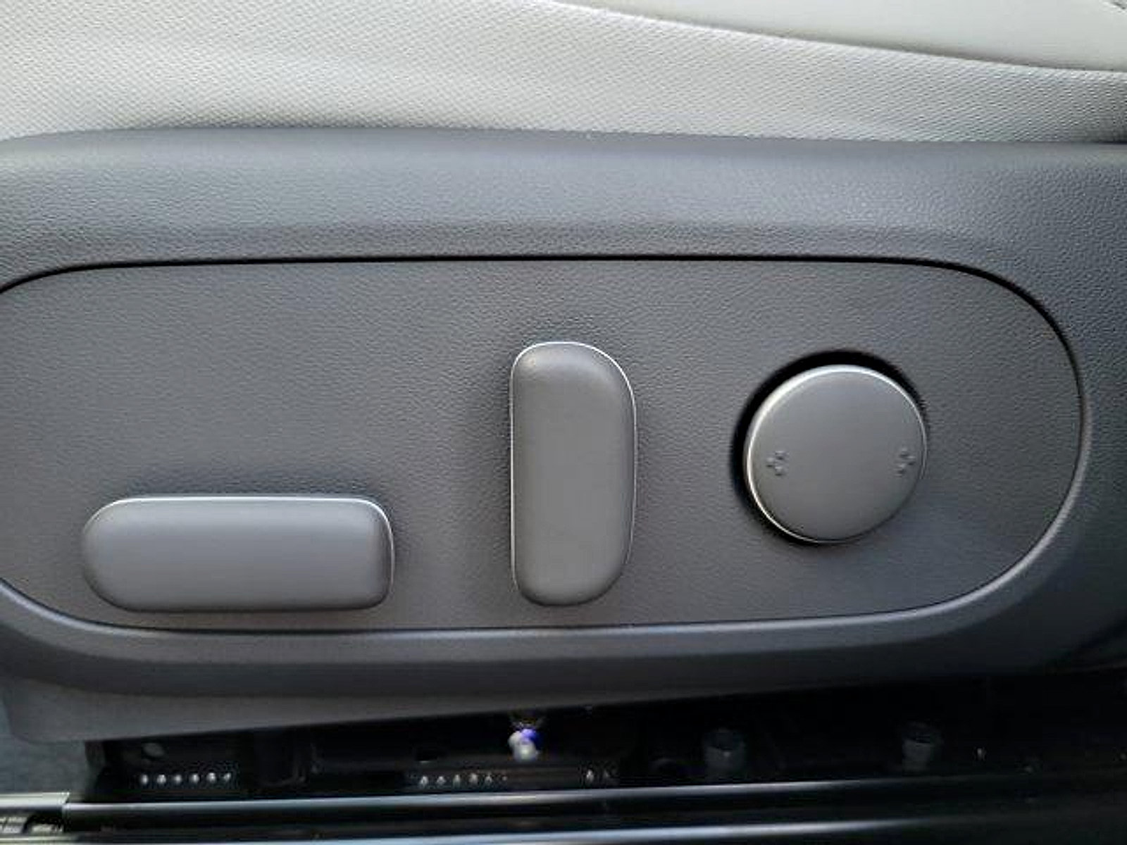 Used 2024 Hyundai Kona Limited FWD image 19